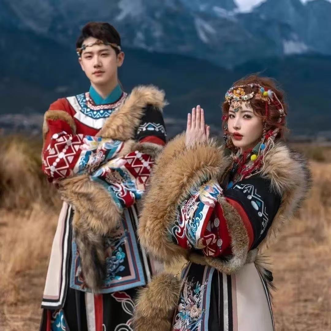 Klasik İşlemeli Tibet Cübbesi  - Photography Of A Man incelemesi ve fiyatı