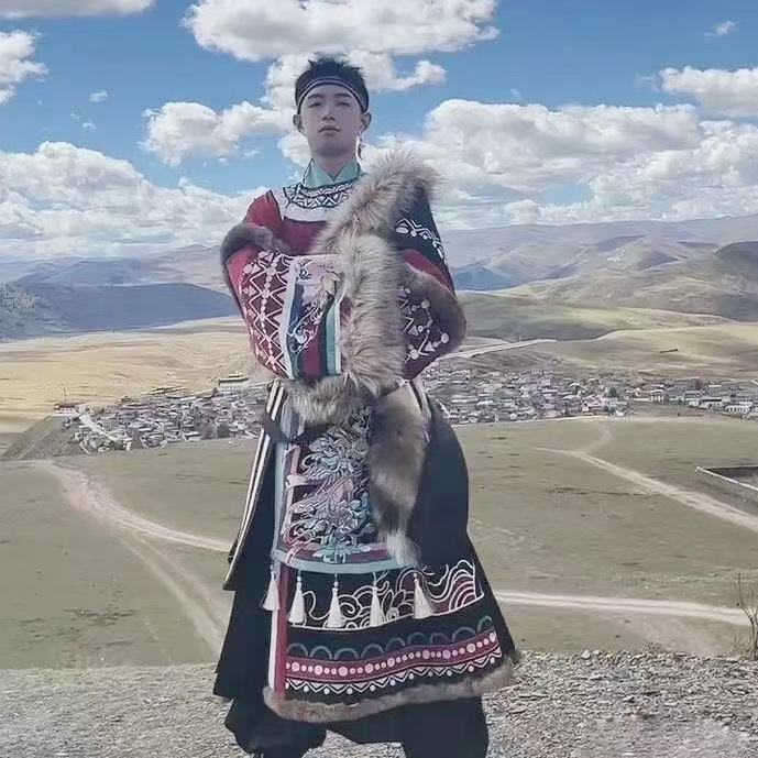 Klasik İşlemeli Tibet Cübbesi  - Photography Of A Man incelemesi ve fiyatı